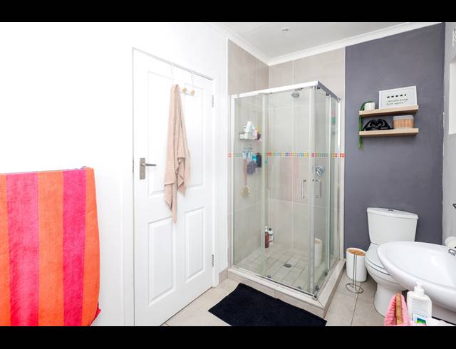 4 BEDROOM FREEHOLD FOR SALE IN GONUBIE